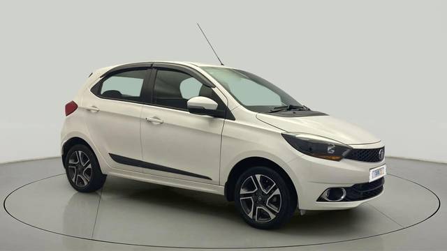 https://images10.gaadi.com/usedcar_image/4550501/original/40b6e047ef2f43fcb7b9641cf61c209a.jpg?imwidth=6400