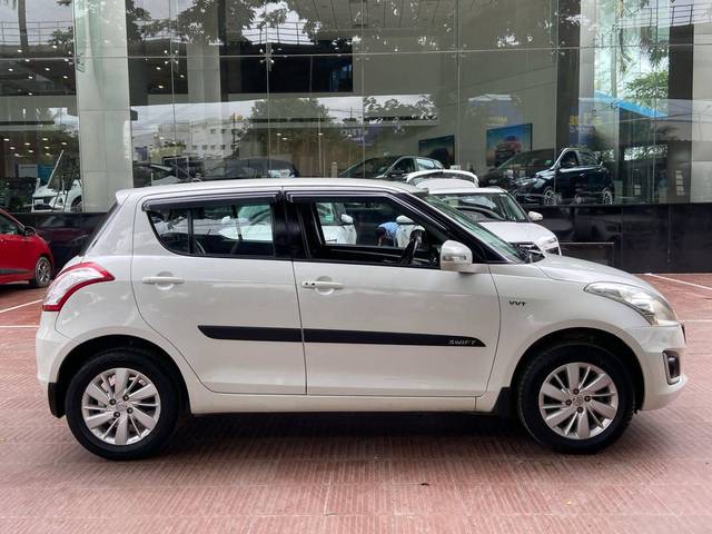https://images10.gaadi.com/usedcar_image/4550509/original/processed_c24b439f6d34dd27d413bf21ecf41177.jpg?imwidth=6401