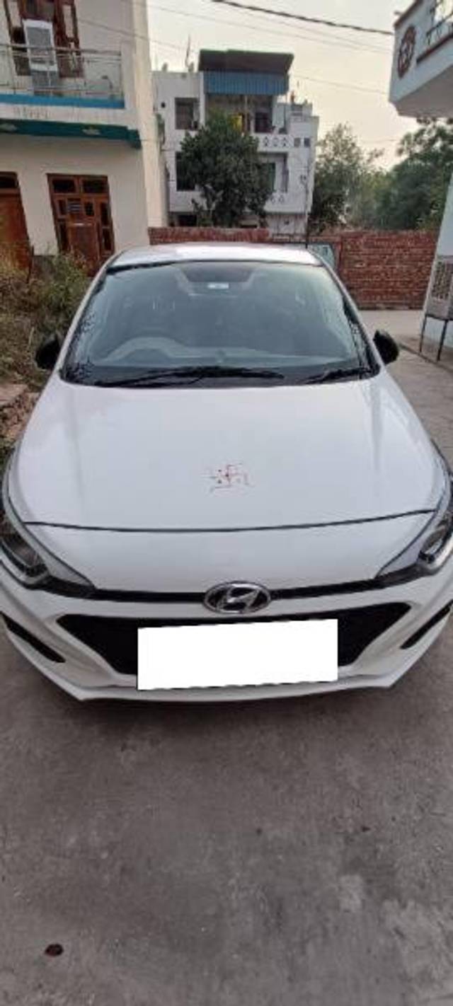 https://images10.gaadi.com/usedcar_image/4550521/original/processed_d8caa23b-a114-4ccb-b960-5e1f24a66403.jpg?imwidth=6400