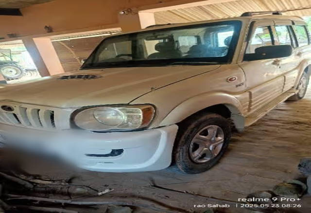 https://images10.gaadi.com/usedcar_image/4550536/original/06ccec69-56ba-49a8-b4a7-8236f20fe4ae.?imwidth=6402