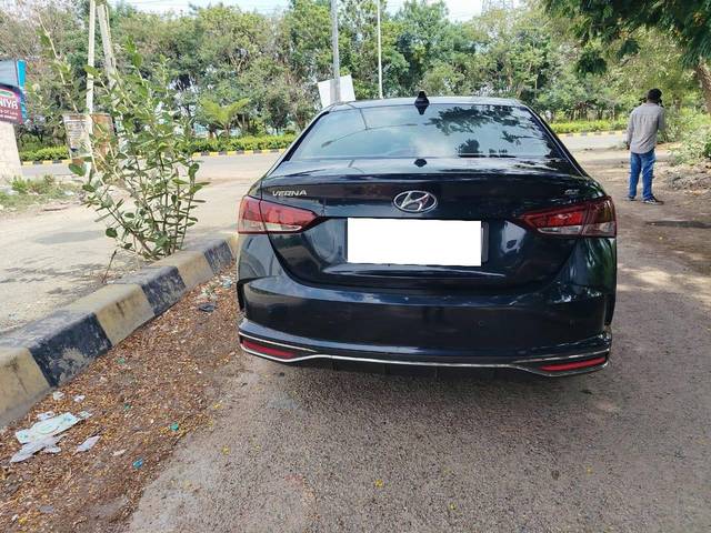 https://images10.gaadi.com/usedcar_image/4550537/original/processed_3ade39f70d1cc90ee38b5cc8546828b8.jpg?imwidth=6401