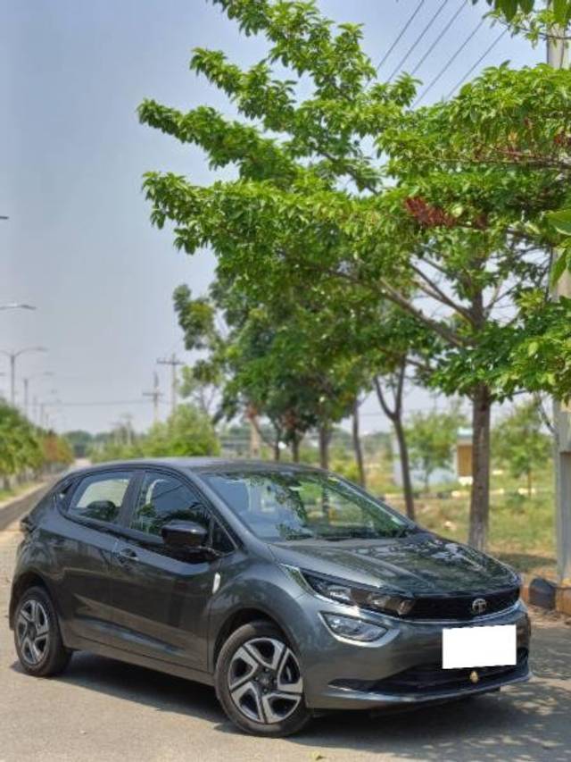 https://images10.gaadi.com/usedcar_image/4550545/original/processed_91f34fe5-ea05-40c0-87f9-535e2b3d1ce7.jpg?imwidth=6400