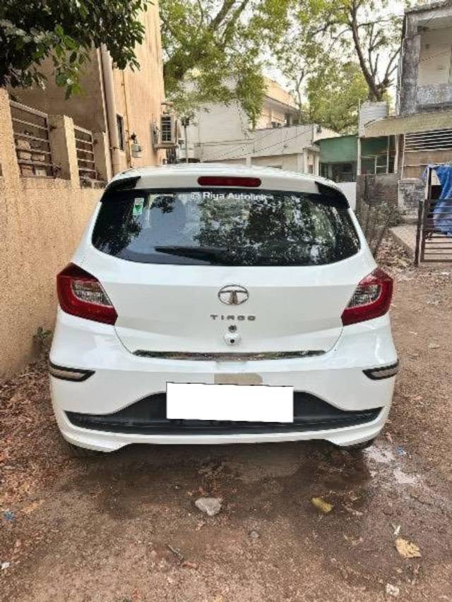 https://images10.gaadi.com/usedcar_image/4550547/original/processed_9c360ddf-9be4-4d2c-8f4e-6840f011a6b4.jpeg?imwidth=6401