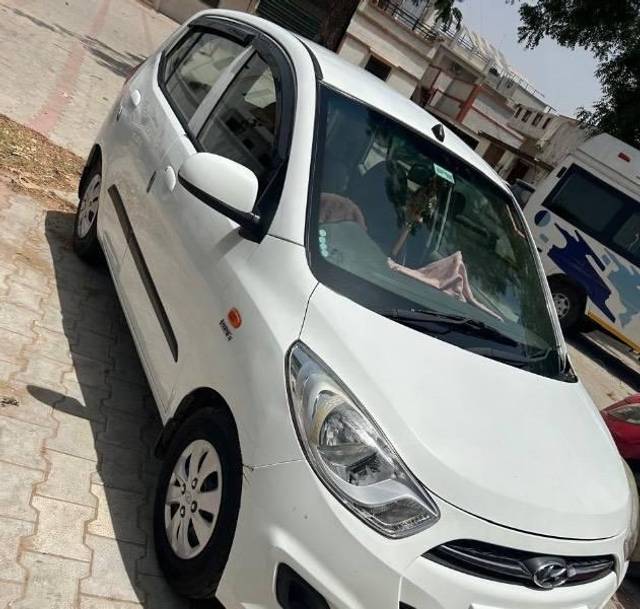 https://images10.gaadi.com/usedcar_image/4550562/original/processed_0de193f1-ffda-449b-854f-97bd462b5455.jpeg?imwidth=6402