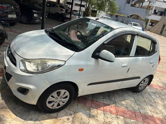 https://images10.gaadi.com/usedcar_image/4550562/original/processed_51240330-9d46-44d0-a0aa-2c35d4f72ecb.jpeg?imwidth=6401