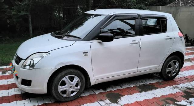 https://images10.gaadi.com/usedcar_image/4550610/original/processed_6c31ec5a-5555-4cbb-8f3b-d260ac7dd200.jpg?imwidth=6400