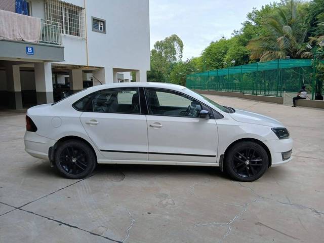 https://images10.gaadi.com/usedcar_image/4550611/original/processed_f20e7f8295f422e610ca26784158f815.jpg?imwidth=6401
