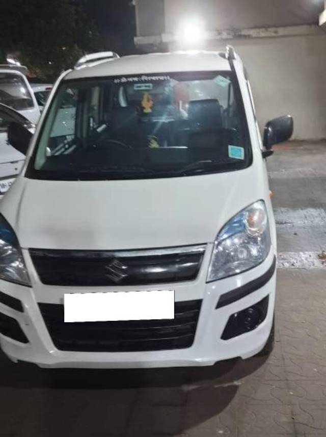 https://images10.gaadi.com/usedcar_image/4550617/original/processed_1dedb3af-c545-4d1b-99b6-07e4142bdf47.jpg?imwidth=6402