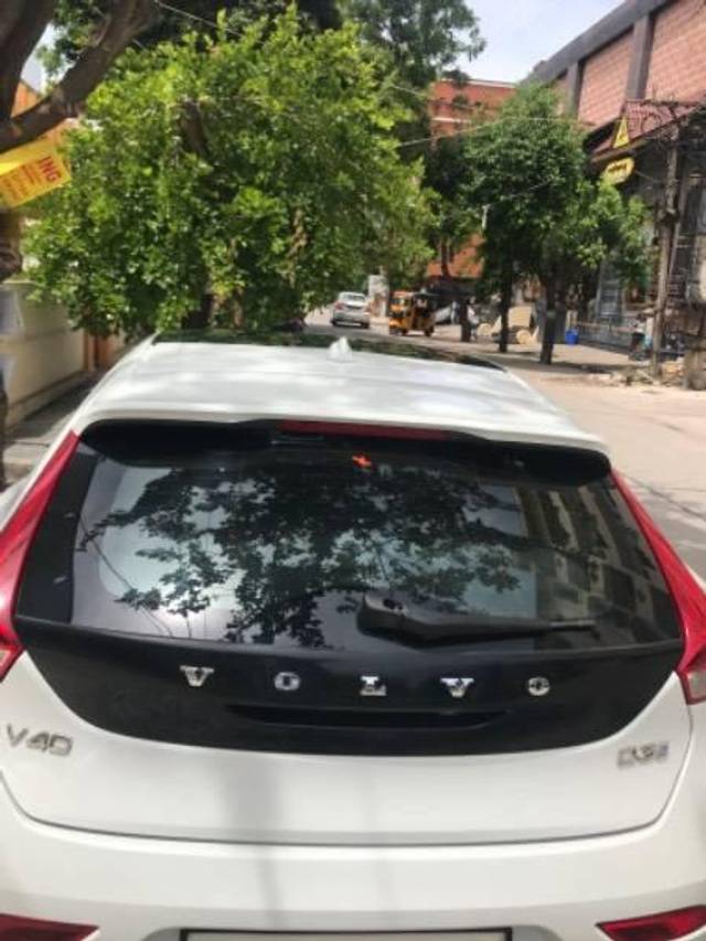 https://images10.gaadi.com/usedcar_image/4550624/original/processed_51881cb6-7bcc-4088-998b-4cb64f0ac7c6.jpg?imwidth=6400