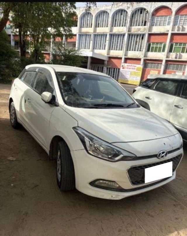 https://images10.gaadi.com/usedcar_image/4550636/original/processed_89351922-6c5e-488b-be64-5f73679ca3aa.jpeg?imwidth=6400