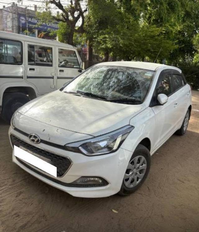 https://images10.gaadi.com/usedcar_image/4550636/original/processed_f102770c-fb46-427e-a8a4-bd2350050927.jpeg?imwidth=6402