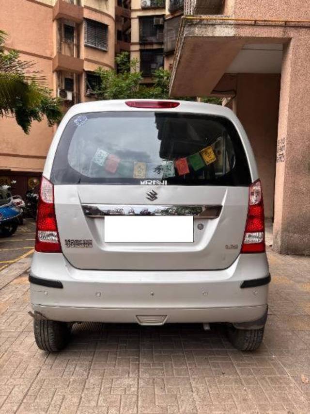 https://images10.gaadi.com/usedcar_image/4550640/original/processed_e69124ce-faf3-436c-bbb0-4c31cdcba200.jpg?imwidth=6402
