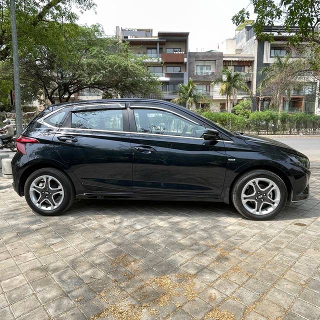 https://images10.gaadi.com/usedcar_image/4550643/original/e2ca0673e9281981a7a0a74809f78f50.jpg?imwidth=6401