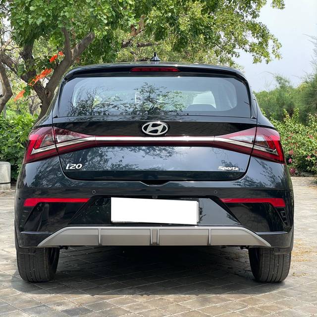 https://images10.gaadi.com/usedcar_image/4550643/original/processed_17761dc6a63b9c80138ab76a6bb09d2f.jpg?imwidth=6402