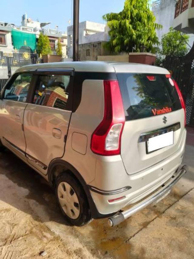 https://images10.gaadi.com/usedcar_image/4550662/original/processed_ce756a97-bf19-4f1c-9da0-c5a66e40abcb.jpeg?imwidth=6402
