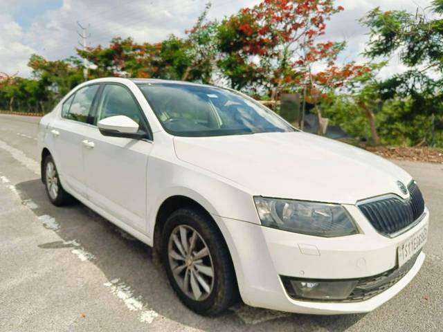 https://images10.gaadi.com/usedcar_image/4550670/original/processed_7a9a155d7077e8e237a23eaaff251847.jpg?imwidth=6400