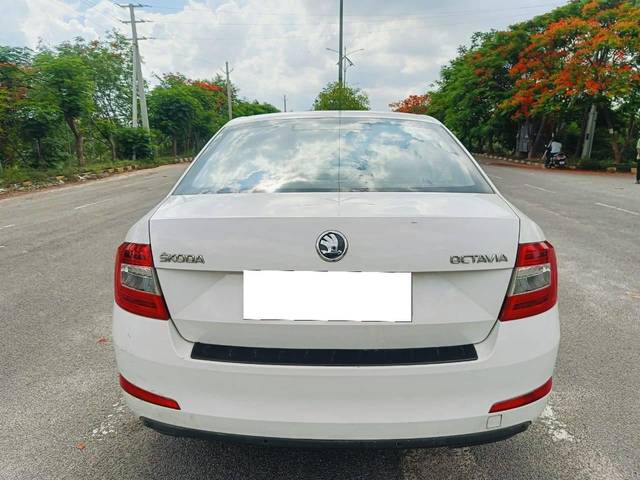 https://images10.gaadi.com/usedcar_image/4550670/original/processed_eb2a27c314770f476786122341d74892.jpg?imwidth=6402