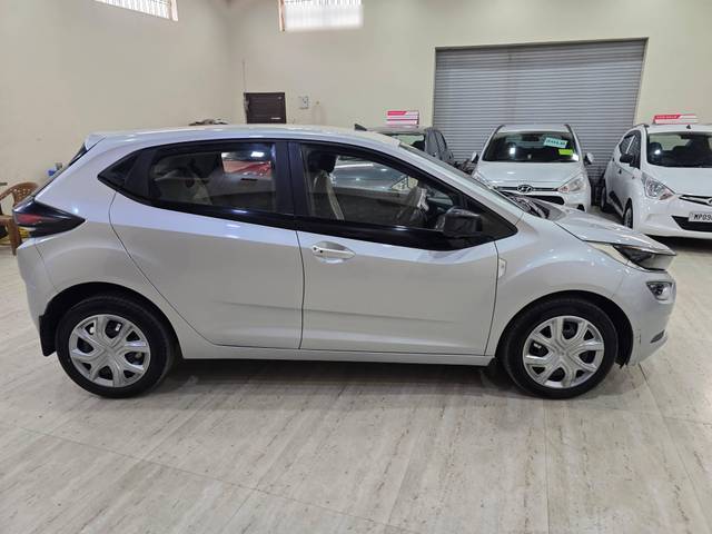 https://images10.gaadi.com/usedcar_image/4550674/original/processed_bafe2cc1926abec77811ea76aa35cf19.jpg?imwidth=6401