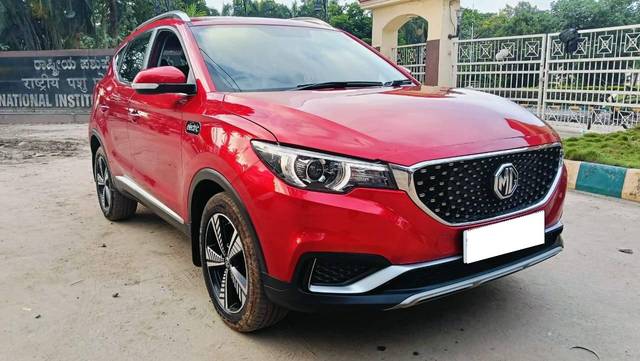 https://images10.gaadi.com/usedcar_image/4550680/original/processed_910456a5a04d2ffc969ba2519b58206f.jpg?imwidth=6401