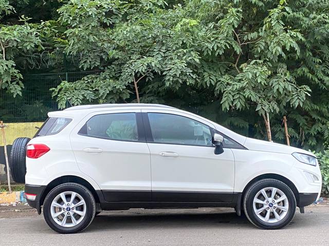 https://images10.gaadi.com/usedcar_image/4550685/original/0aacb8f411d6bebdec2067a1ee8b259e.jpg?imwidth=6401