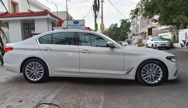 https://images10.gaadi.com/usedcar_image/4550686/original/processed_0189a9156322aa6c53a7ad692c501b21.jpg?imwidth=6401