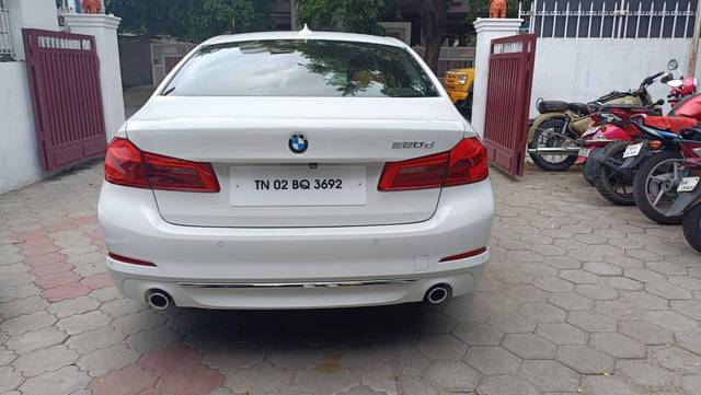 https://images10.gaadi.com/usedcar_image/4550686/original/processed_02bf0b7b957f672c4889afea6ffa5b18.jpg?imwidth=6402
