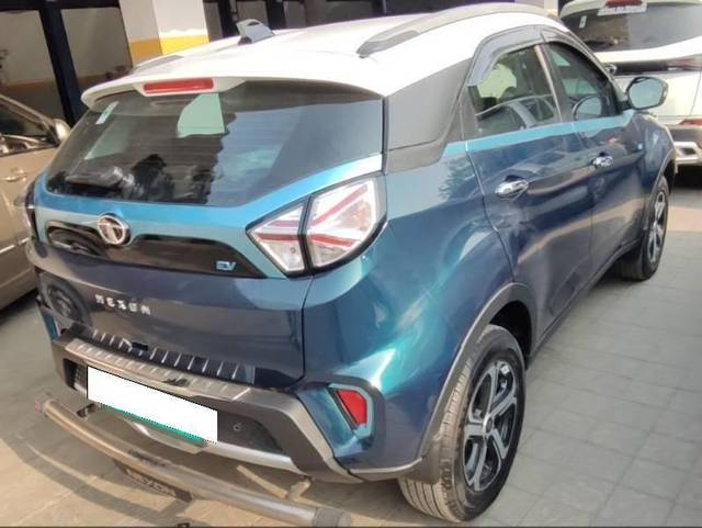 https://images10.gaadi.com/usedcar_image/4550696/original/processed_processed_4cca032e-1369-492c-9632-da911607eca0.jpg?imwidth=6402