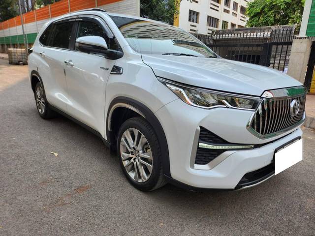 https://images10.gaadi.com/usedcar_image/4550698/original/processed_96cbc5aab06b36ed63e2768455adba53.jpg?imwidth=6400