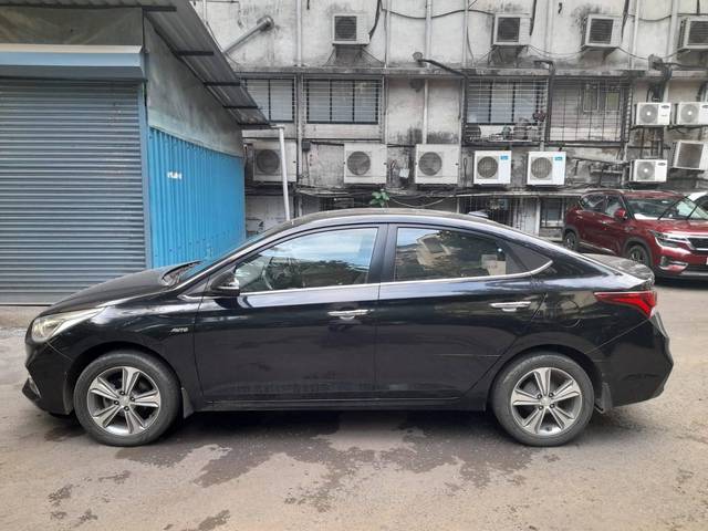 https://images10.gaadi.com/usedcar_image/4550702/original/processed_1fd4989e0cdd0aa27de8cc32ac9c5e2d.jpeg?imwidth=6402
