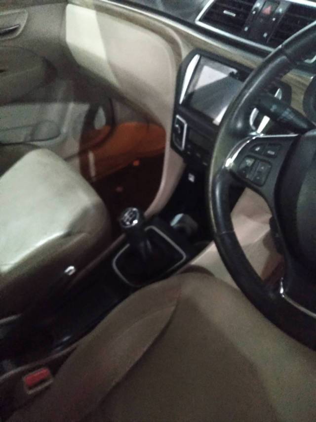 https://images10.gaadi.com/usedcar_image/4550709/original/39ade171899ed4643bb86e5449bf4b3a.png?imwidth=6402