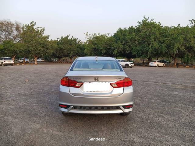 https://images10.gaadi.com/usedcar_image/4550720/original/processed_007ae81ca25154168ee7dfaf307a96e7.jpg?imwidth=6402