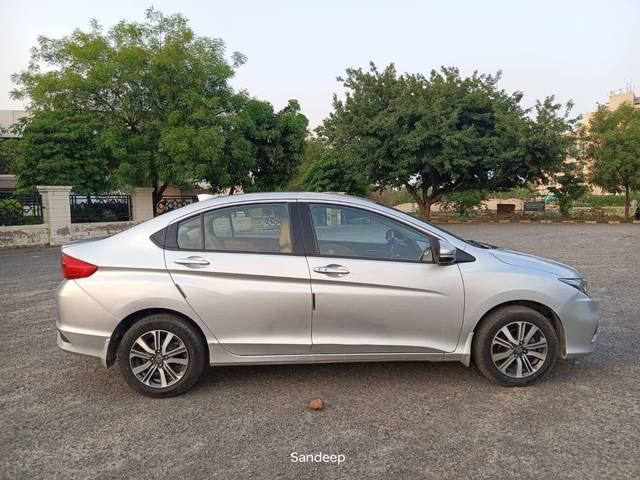 https://images10.gaadi.com/usedcar_image/4550720/original/processed_dcda24972a59a3fc36bf601e82a5f570.jpg?imwidth=6401