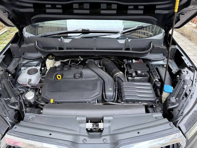 https://images10.gaadi.com/usedcar_image/4550726/original/2a052bea0bb110bf0a835dd4b30d4779.jpg?imwidth=6402