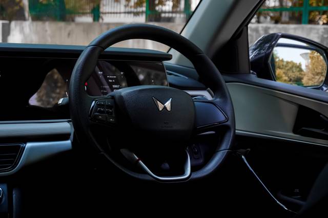 https://images10.gaadi.com/usedcar_image/4550730/original/c354824d288136b628483d68363d7a98.jpg?imwidth=6402