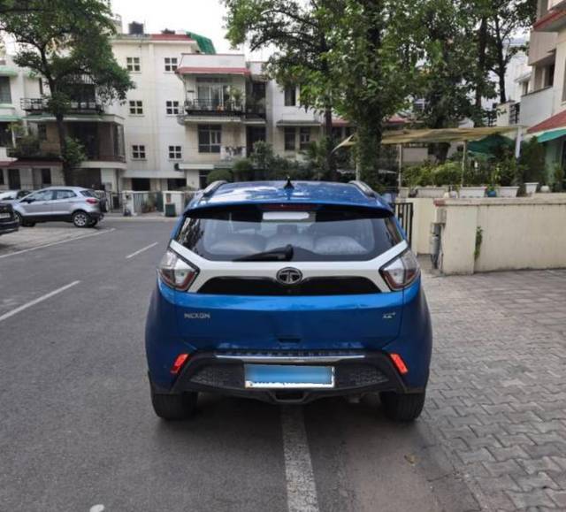 https://images10.gaadi.com/usedcar_image/4550731/original/processed_753a3089-95dd-4081-97c7-caf41c4454eb.jpg?imwidth=6400