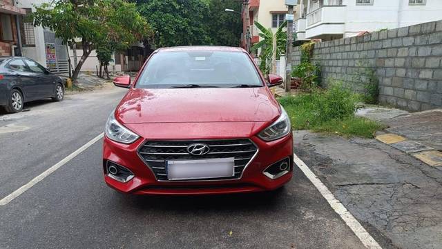 https://images10.gaadi.com/usedcar_image/4550734/original/processed_0c79f4e5ce9760bcac87306beece8e9c.jpg?imwidth=6402
