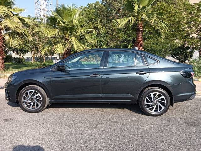 https://images10.gaadi.com/usedcar_image/4550735/original/0721c03918aa6751cf35d79d1fc31428.jpg?imwidth=6402