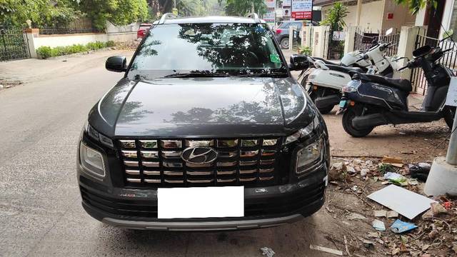 https://images10.gaadi.com/usedcar_image/4550782/original/processed_27b35499-5066-4827-bc26-afd44c52fb27.jpg?imwidth=6400