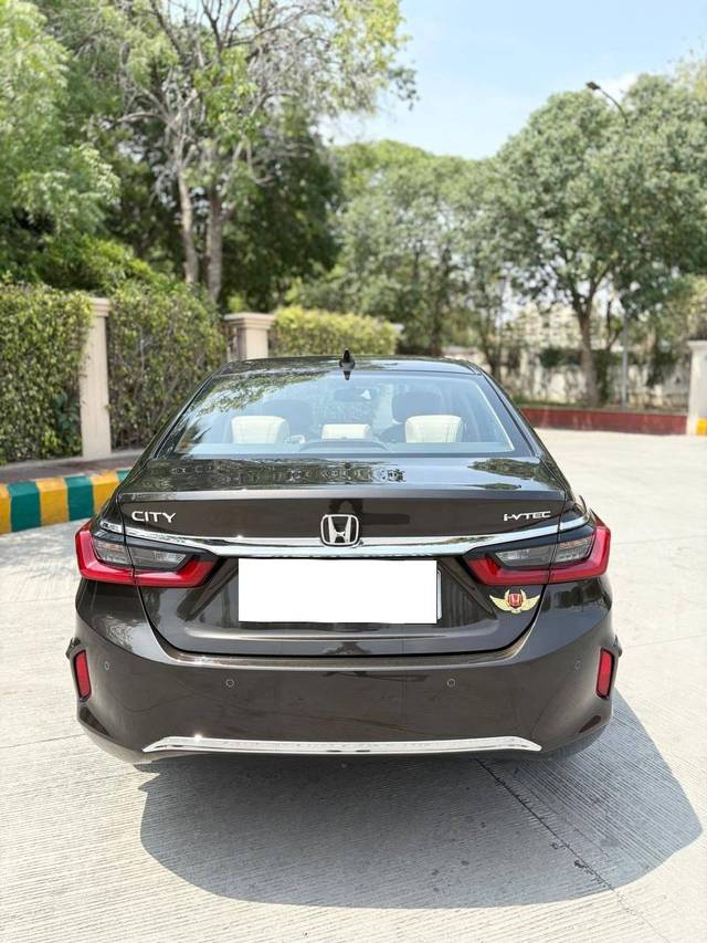 https://images10.gaadi.com/usedcar_image/4550787/original/processed_60ef27b11d9c0851f6dcb134b1df607e.jpg?imwidth=6402