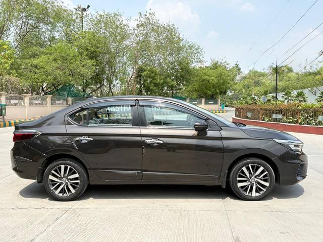 https://images10.gaadi.com/usedcar_image/4550787/original/processed_fa56b5e72f169fc54d57b8f0672e5f5c.jpg?imwidth=6401