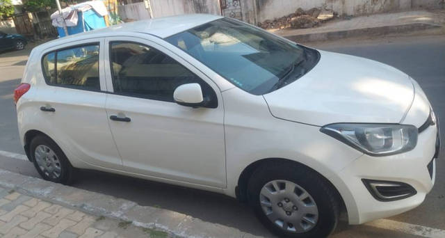 https://images10.gaadi.com/usedcar_image/4550792/original/00bc712edd37d2cfa7cd814c24dd468d.png?imwidth=6401