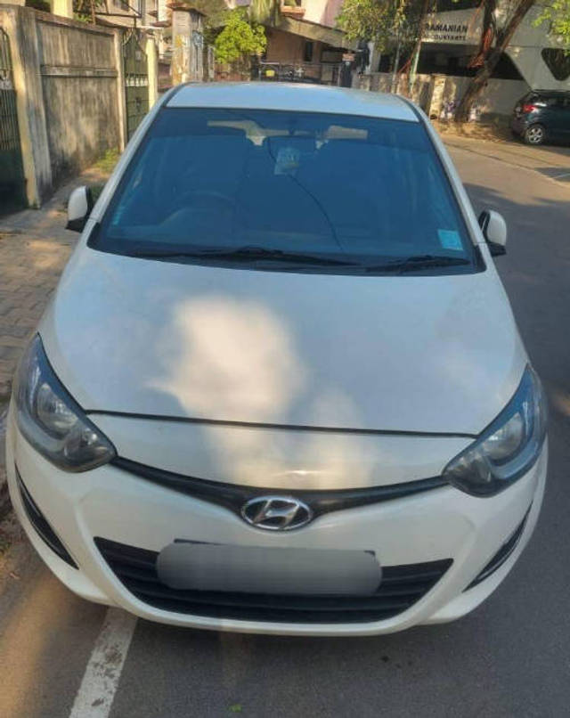 https://images10.gaadi.com/usedcar_image/4550792/original/processed_cf826abc372d559dfd1883fcb4f909ba.png?imwidth=6400