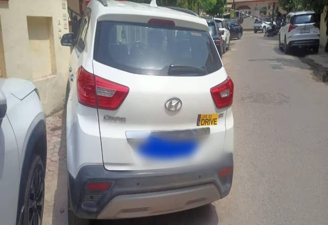 https://images10.gaadi.com/usedcar_image/4550804/original/a81e1d60-e9bc-4829-bb54-f07a08c5062e.?imwidth=6401