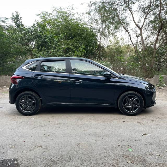 https://images10.gaadi.com/usedcar_image/4550808/original/4d2d08d3725153483724b8aecb25b59d.jpg?imwidth=6401