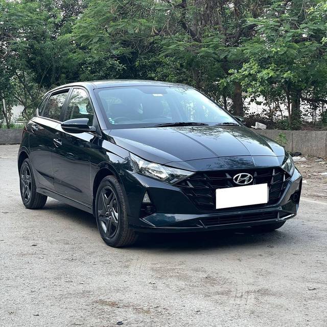 https://images10.gaadi.com/usedcar_image/4550808/original/processed_6a50343acb184e29d8d8ab0ddc7b0c64.jpg?imwidth=6400