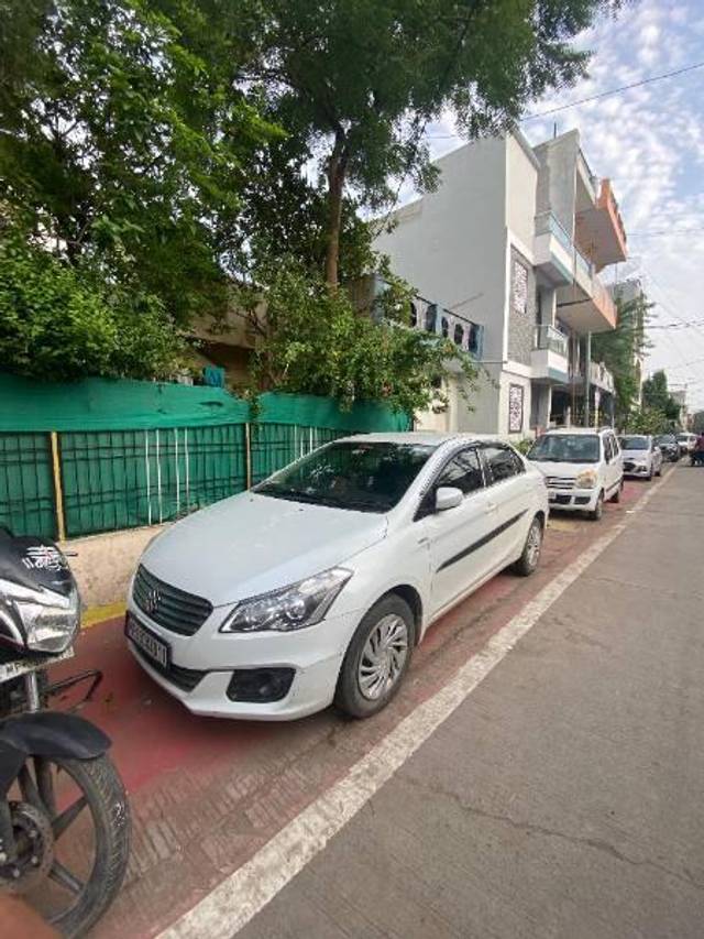 https://images10.gaadi.com/usedcar_image/4550818/original/processed_d104ccca-fd1c-40af-bbd6-ff381c43333e.jpg?imwidth=6400