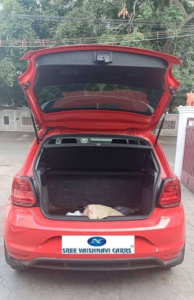 https://images10.gaadi.com/usedcar_image/4550837/original/processed_f5da26b205cd486d22ccf39e6970e7bd.jpg?imwidth=6401