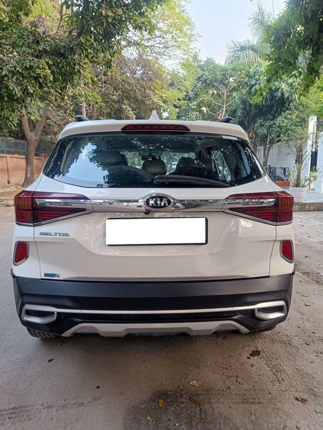 https://images10.gaadi.com/usedcar_image/4550846/original/processed_f6f07a5a968a981c9fd5ccfda13b31a5.jpeg?imwidth=6402
