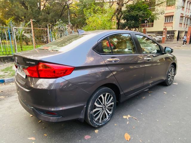 https://images10.gaadi.com/usedcar_image/4550848/original/processed_02777887d455589e5112432de639ee3e.jpg?imwidth=6401