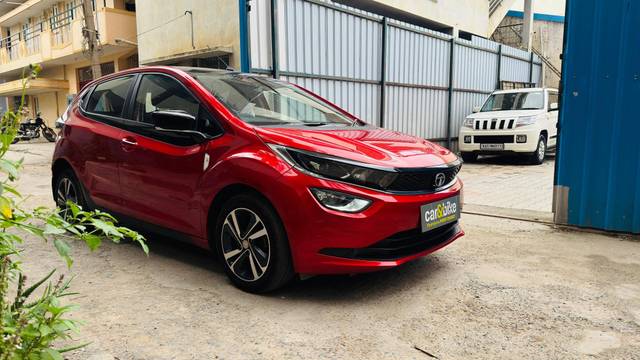 https://images10.gaadi.com/usedcar_image/4550877/original/processed_d6655d8336db35bc8729c98bb5c0373b.jpg?imwidth=6402